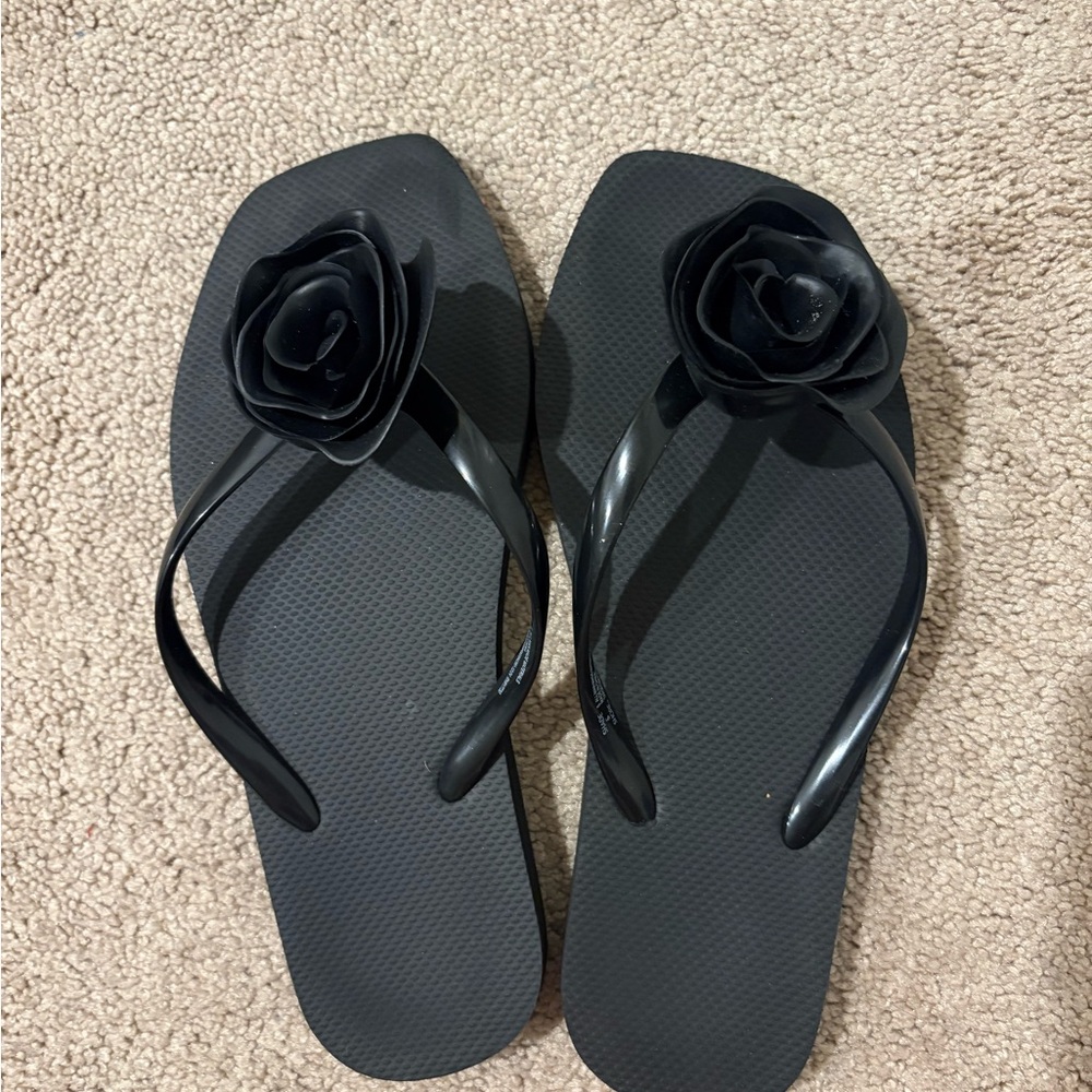 Shade & Shore Black Floral Flip Flops